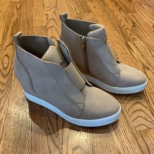 Women’s sneaker wedge bootie